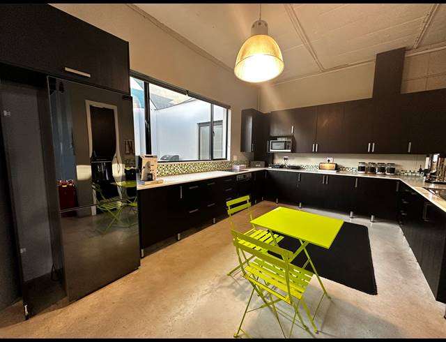 528M² OFFICE FOR SALE IN SUNNINGHILL